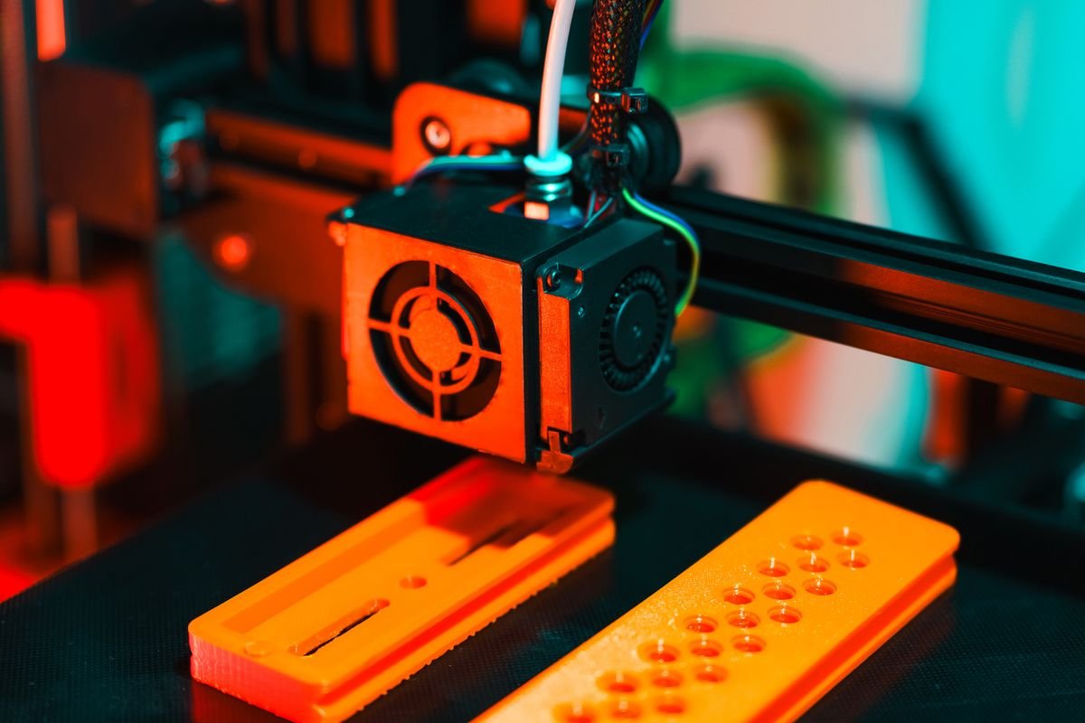 3D printer printing plastic parts